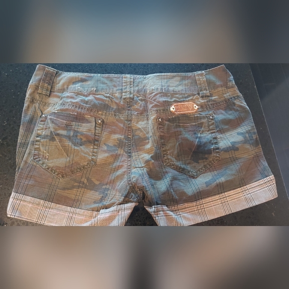 Guess shorts! - Picture 3 of 3